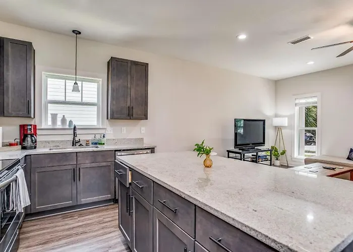 Flow Bungalow-mins To Downtown-dining-base *