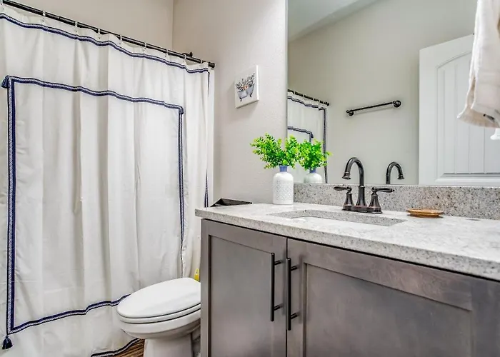 Flow Bungalow-mins To Downtown-dining-base * Pensacola