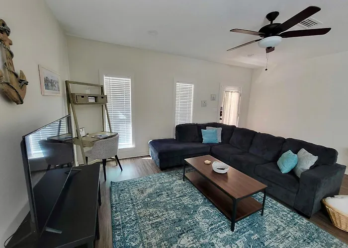 Flow Bungalow-mins To Downtown-dining-base Holiday home