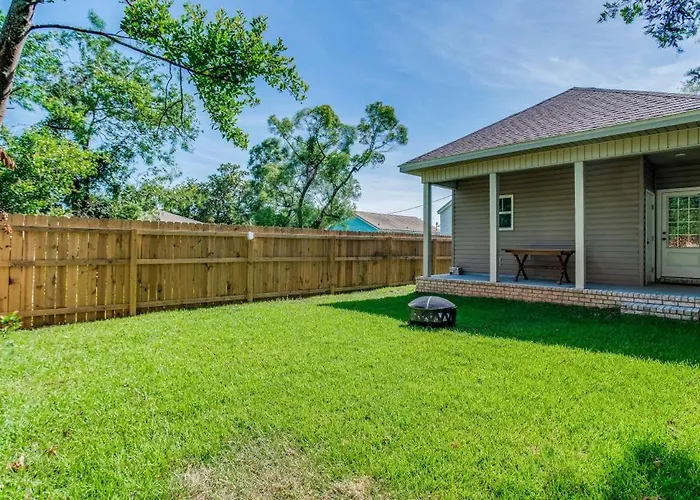Flow Bungalow-mins To Downtown-dining-base Pensacola