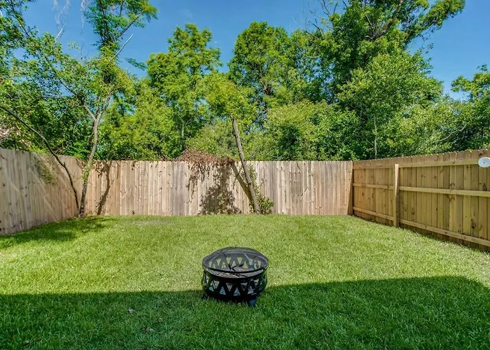 Holiday home Flow Bungalow-mins To Downtown-dining-base *