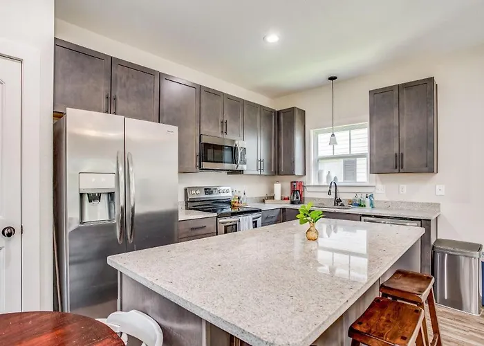 Flow Bungalow-mins To Downtown-dining-base Holiday home Pensacola