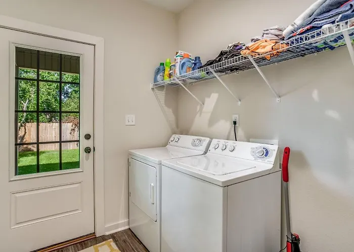 Flow Bungalow-mins To Downtown-dining-base Holiday home
