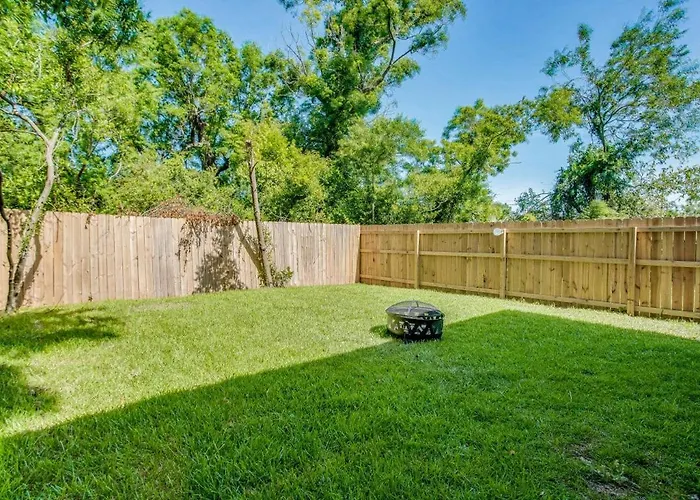 Holiday home Flow Bungalow-mins To Downtown-dining-base Pensacola