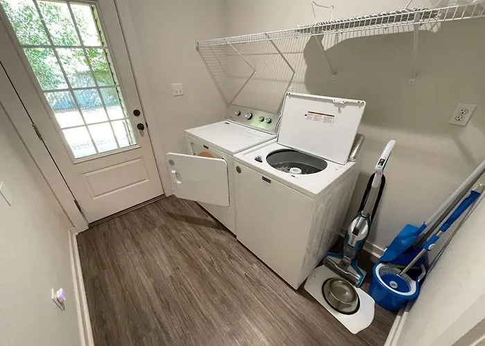 Flow Bungalow-mins To Downtown-dining-base * Pensacola