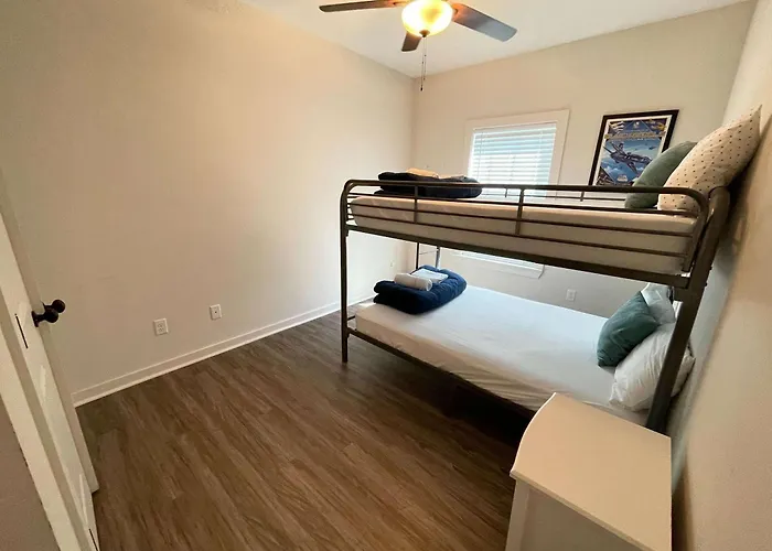 Flow Bungalow-mins To Downtown-dining-base