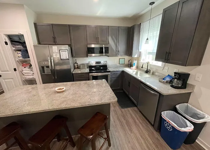 Holiday home Flow Bungalow-mins To Downtown-dining-base Pensacola