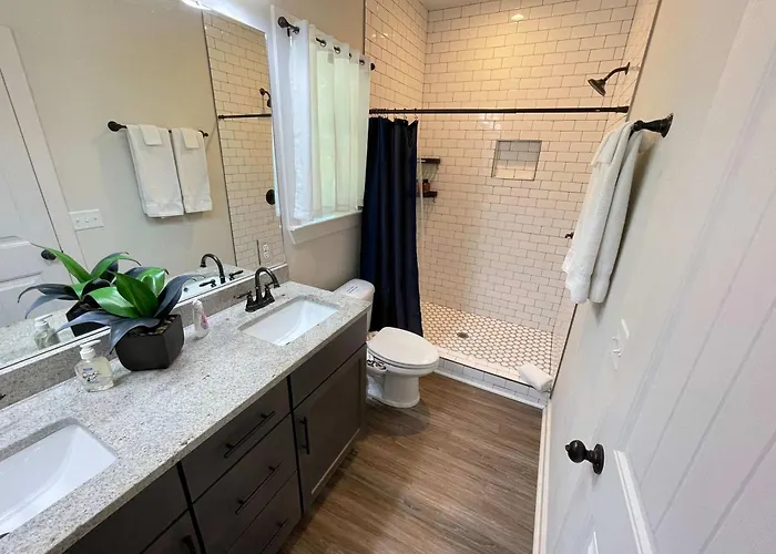 Flow Bungalow-mins To Downtown-dining-base